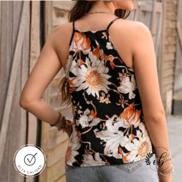 Blusa negra con flores