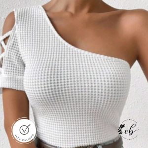 Blusa con hombro descubierto