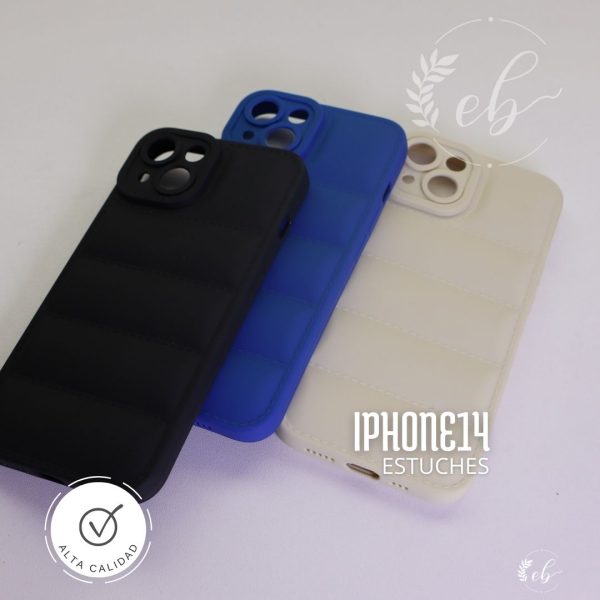 Estuche Transparente para iPhone 14 con Corazones de Adorno - Image 3