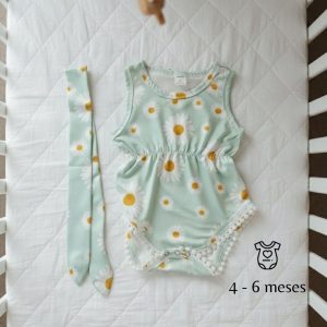 Body verde menta con margaritas